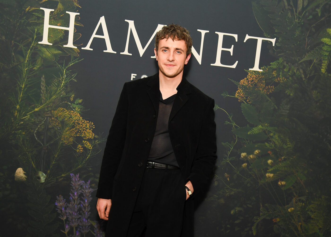 여름 옷, 겨울까지 입는 꿀팁! 폴 메스칼처럼 이렇게