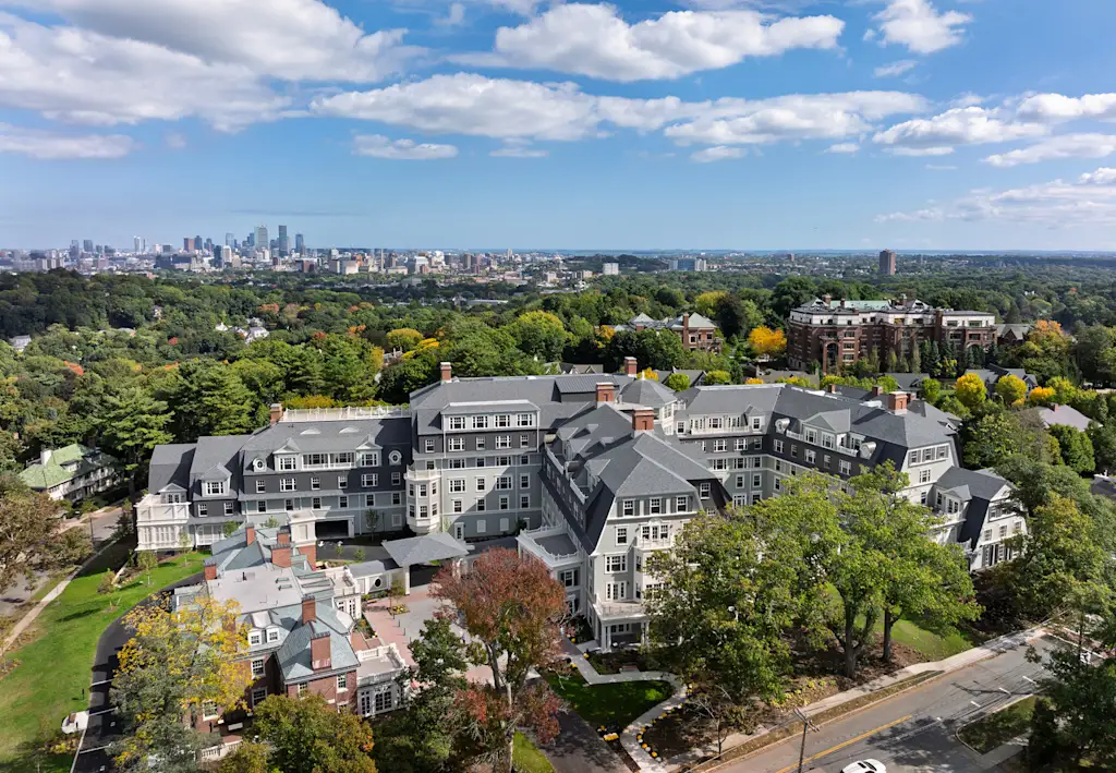 65세 이상의 군중이 지금 어떻게 대학을 지탱하고 있는지