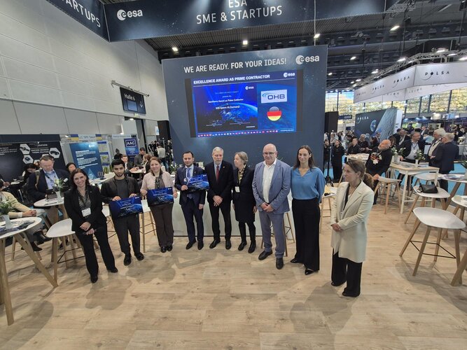 ESA는 우수한 공급업체에게 상을 수여합니다