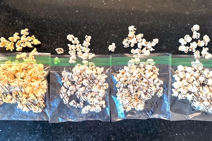 정말 맛이 좋은지 확인하기 위해 팝콘을 얼려보았습니다