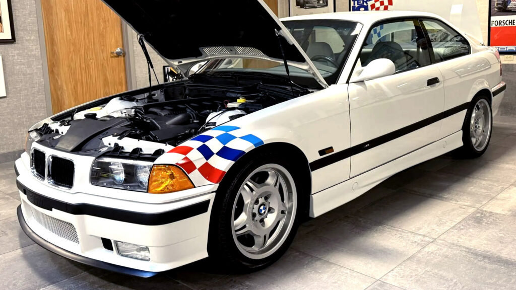 이 E36 BMW M3에 대한 입찰은 M4 소유자를 움츠러들게 만들 것입니다