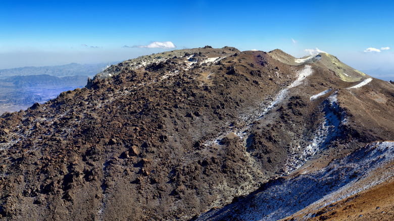 70만년 넘게 활동이 없던 이 화산이 깨어났다