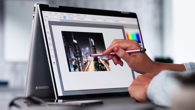 사용자들은 이 무료 Adobe Photoshop 대안을 맹세합니다