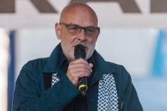 전설적인 작곡가 마이크 스톨러(Mike Stoller)와 아내의 이름을 딴 뮤직 센터가 홈보이 아트 아카데미(Homeboy Art Academy)에 개관