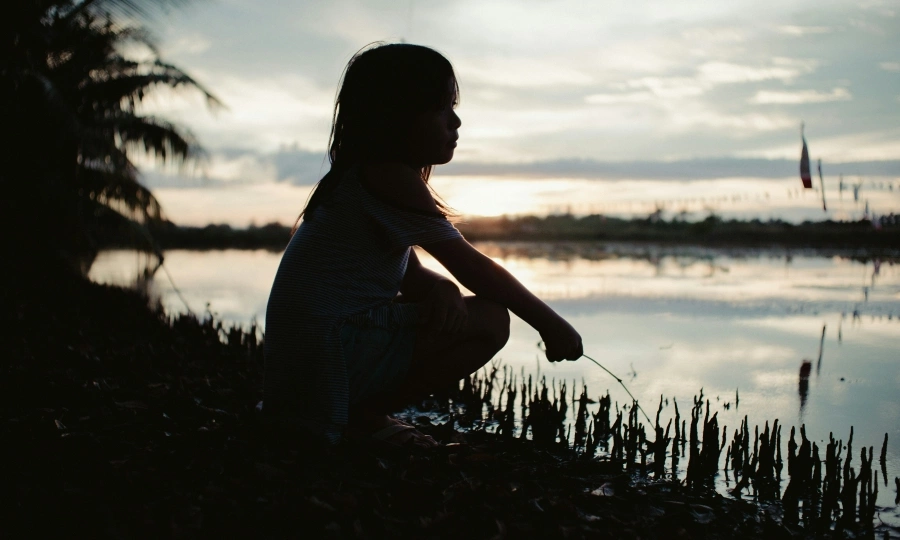 허위 절도 혐의로 할머니에게 고문을 당한 베트남 소녀