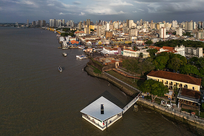 Carlo Ratti 및 Höweler + 윤의 플로팅 아쿠아프라카(floating aquapraça)가 COP30을 위해 베니스에서 벨렘으로 표류합니다