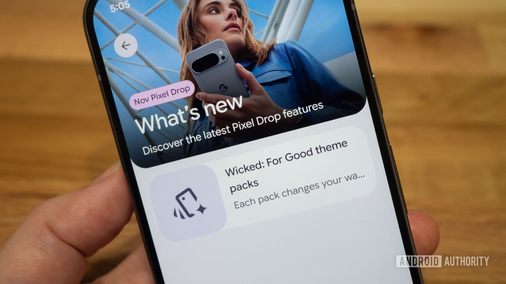 11월 Pixel Drop을 다운로드했는데 받은 건 Wicked 테마 팩뿐이었습니다