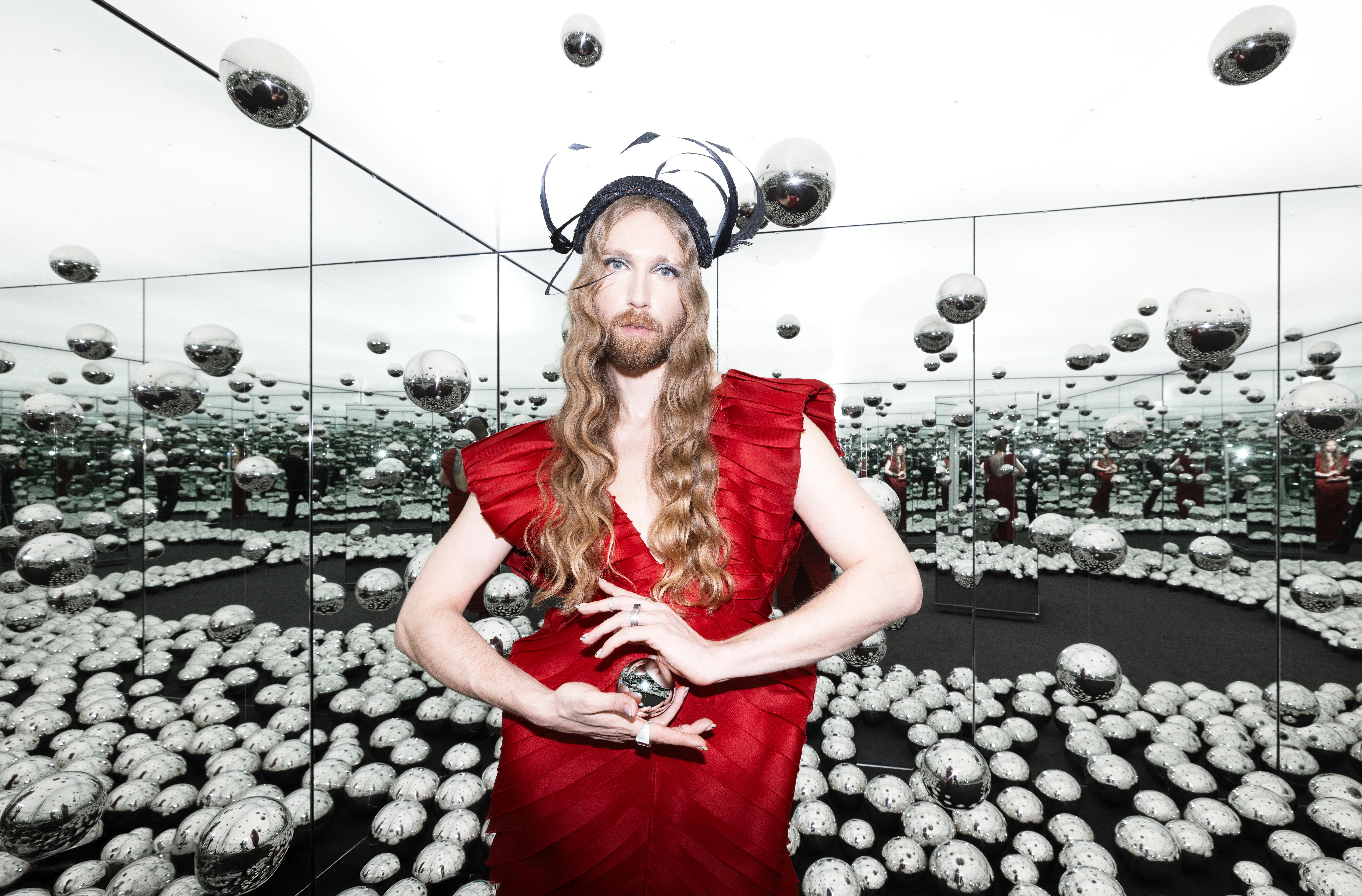 세련된 캐나다인 4명이 최고의 호스팅 팁을 공유합니다