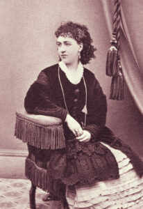 이 빅토리아 시대 공연자는 미국 서부의 무대 생활이 박수에만 국한되지 않는다는 사실을 배웠습니다