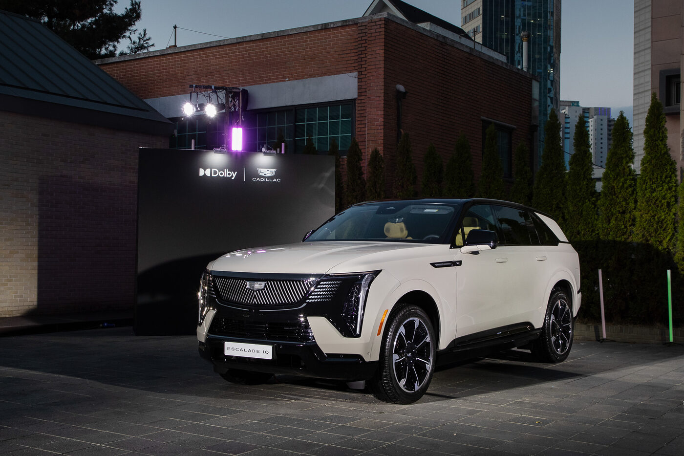 한번 충전하면 739km! 캐딜락 전기 SUV, ‘에스컬레이드 IQ’ 출시