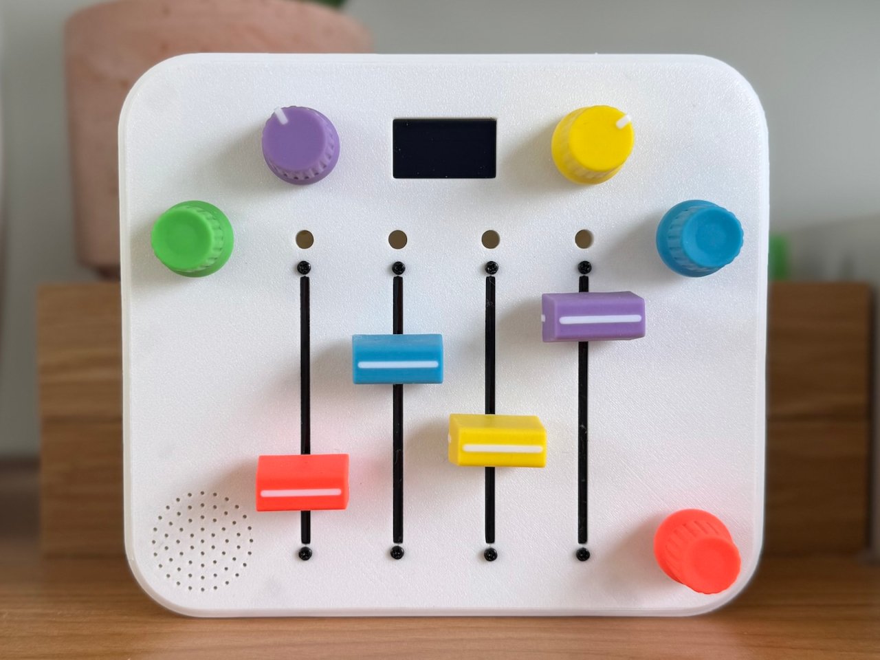 아빠가 3세용으로 충분히 간단한 4단계 시퀀서 신디사이저를 만들었습니다