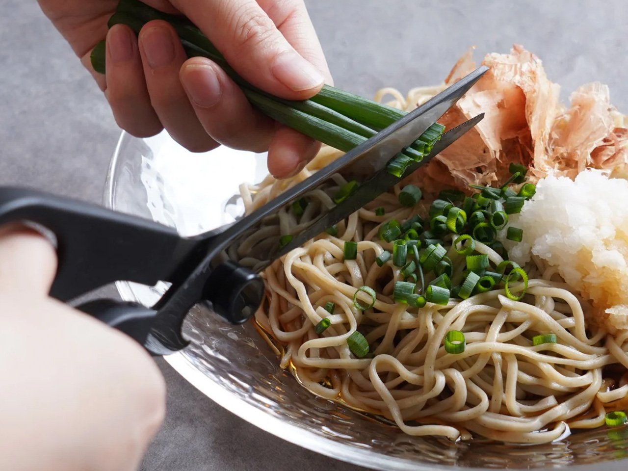 서랍 전체를 교체할 수 있는 최고의 일본 주방 도구 5가지