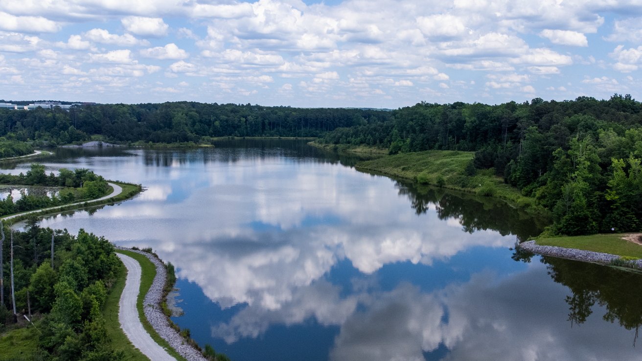 수년간의 지연 끝에 Apple은 노스캐롤라이나 캠퍼스 건설에 더 많은 시간을 확보했습니다