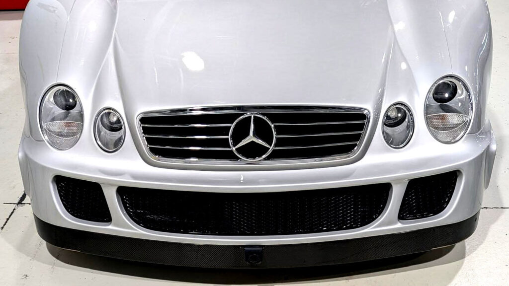 FBI는 방금 캐나다 올림픽 선수 사라진 도적과 묶인 1,300만 달러의 메르세데스를 납치했습니다