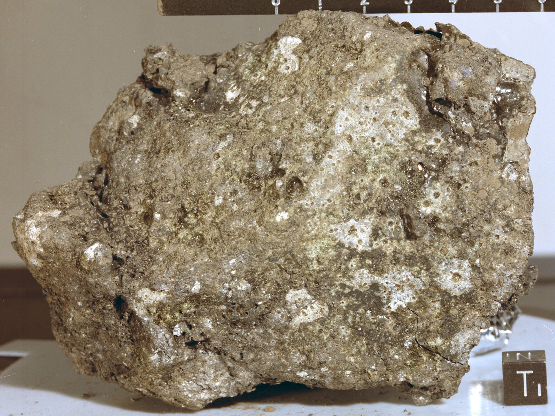 달의 미세 유성체 폭풍의 숨겨진 위험