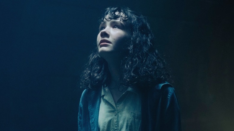 Bill Skarsgård의 Pennywise가 마침내 등장합니다: Derry에 오신 것을 환영합니다(하지만 생각과는 다릅니다)