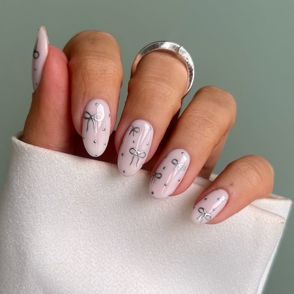 12가지 미묘하고 세련된 축제 네일 아트 아이디어(& 루돌프가 보이지 않음)