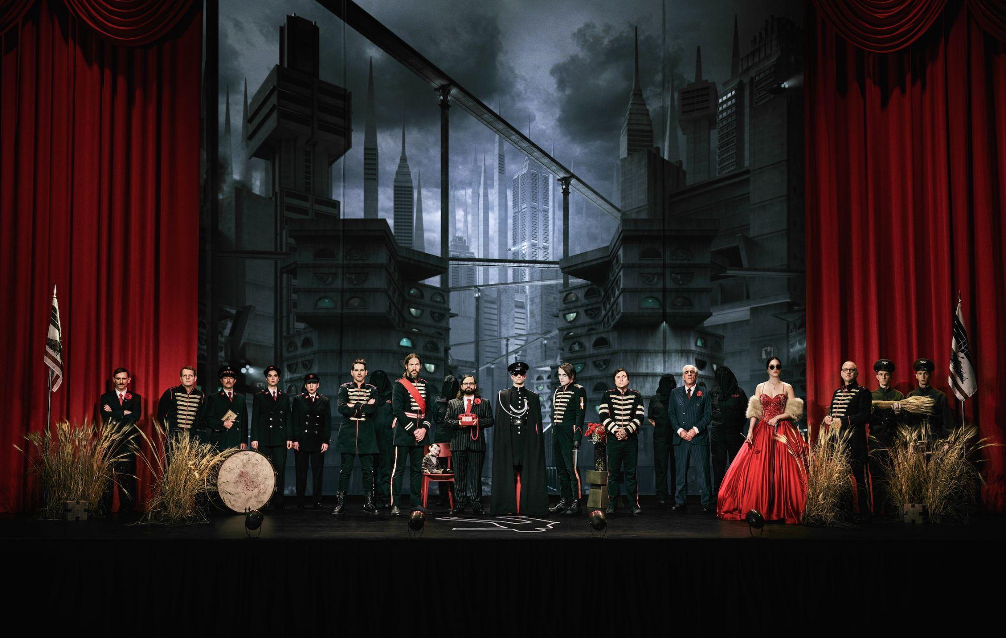 My Chemical Romance는 Echo & The Bun과 함께 2026년 영국 및 유럽 투어를 위한 서사적 지원 공연 라인업을 공유합니다