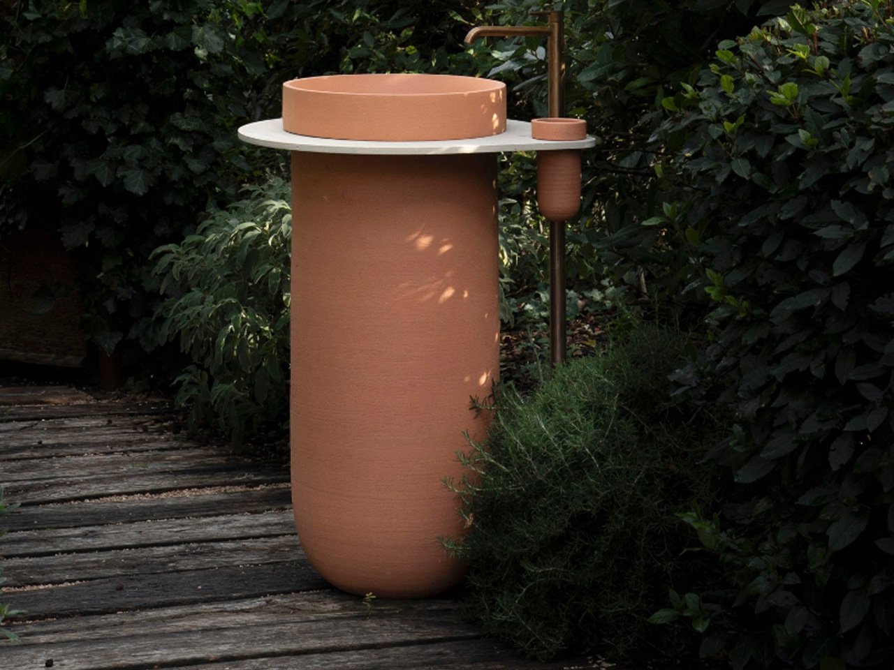 LuneUp 세라믹 대야는 바베큐 그릴로도 사용할 수 있습니다