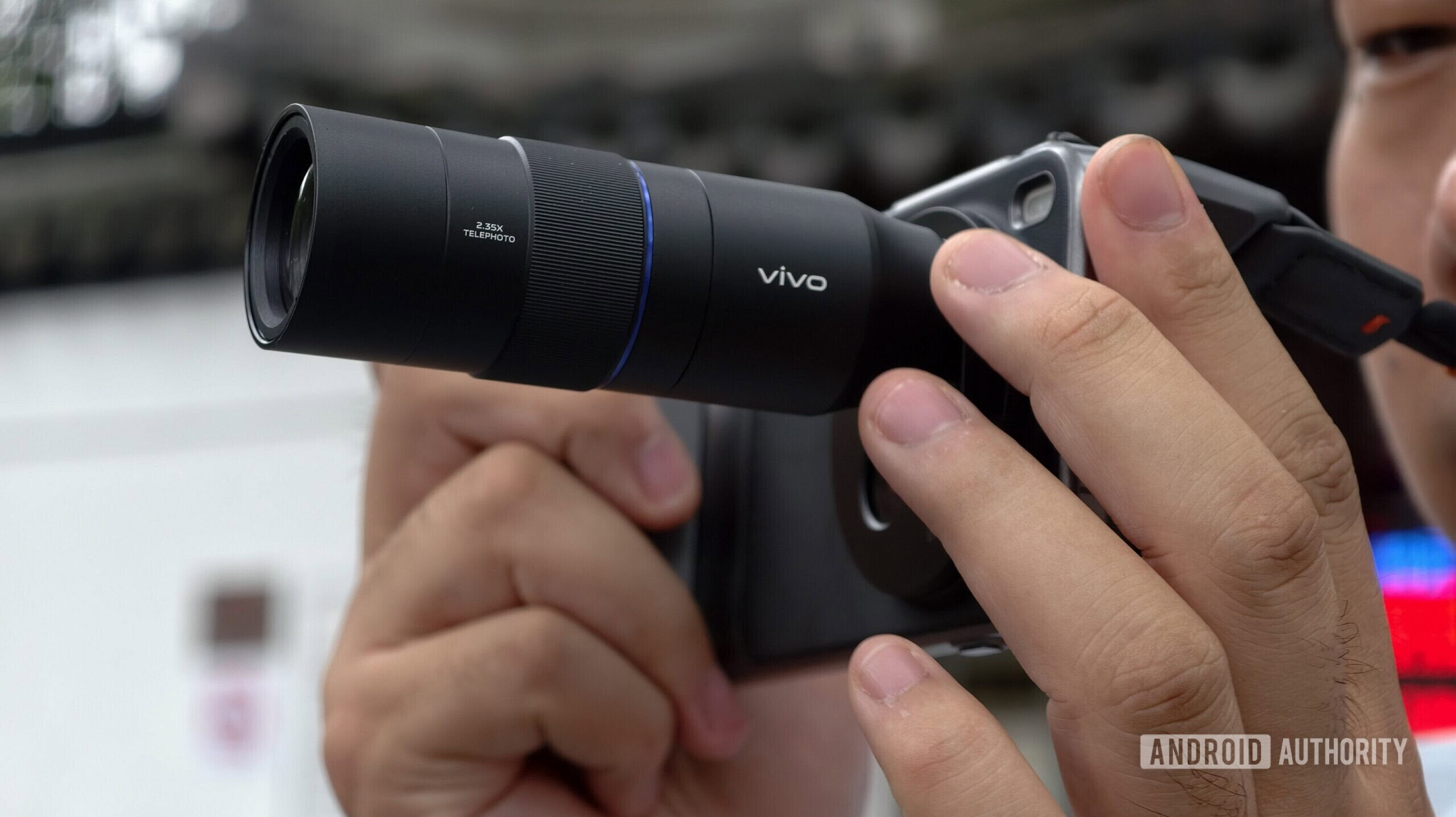 큰 실수를 고쳤으니 이제 이 휴대전화의 외부 렌즈 사용을 멈출 수가 없어요