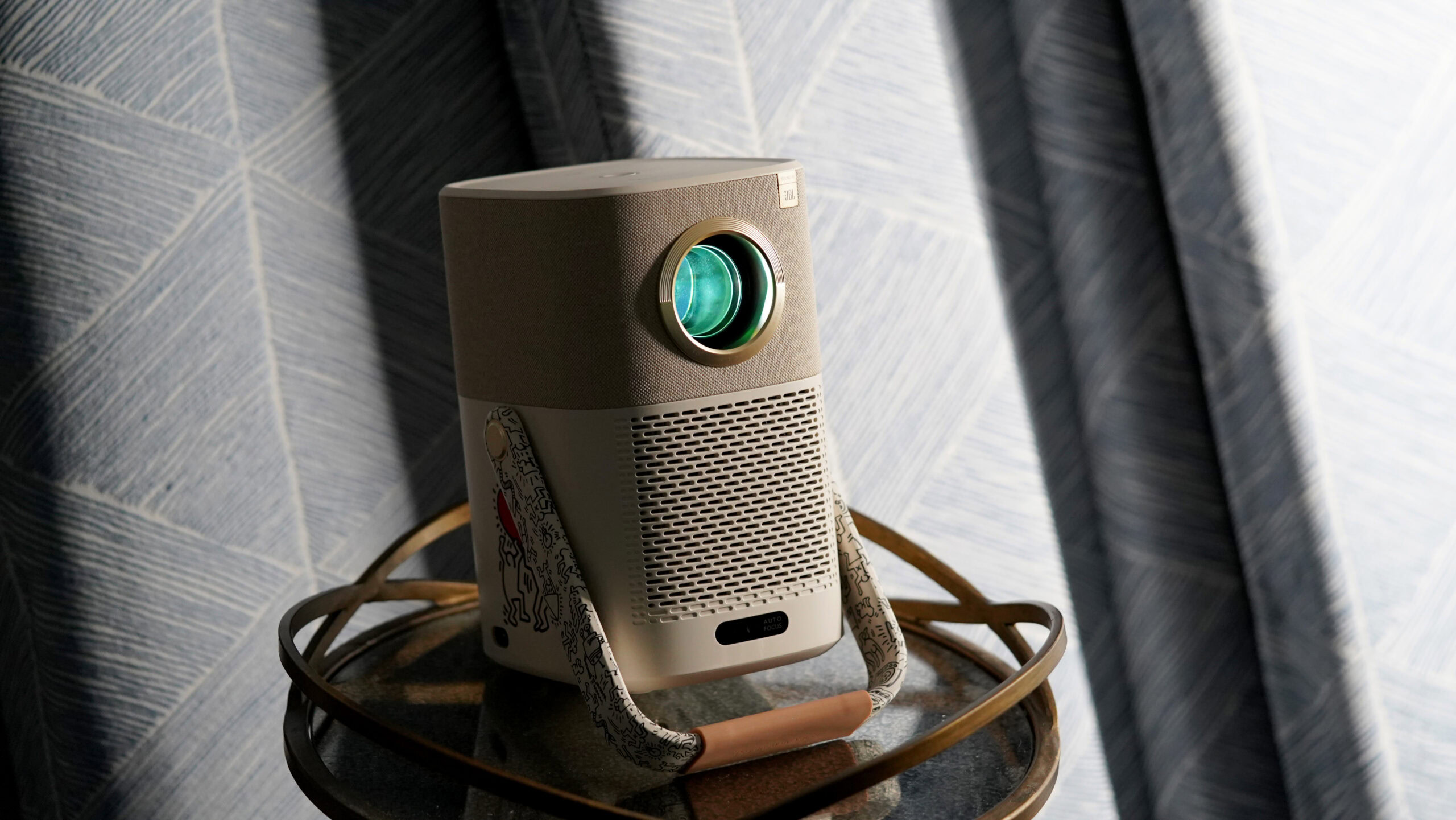 최저 가격 알림: Yaber T2 실외 프로젝터가 블랙 프라이데이에 $198.87로 인하