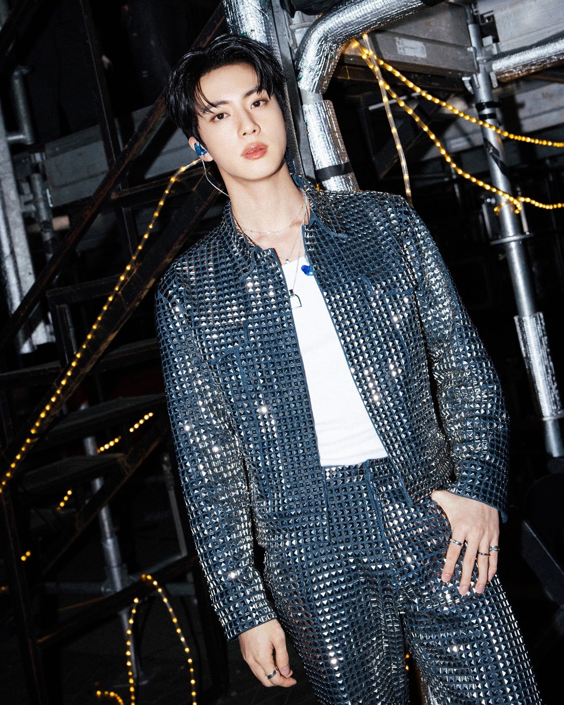 구찌 커스텀 룩을 멋지게 소화한 진과 리노