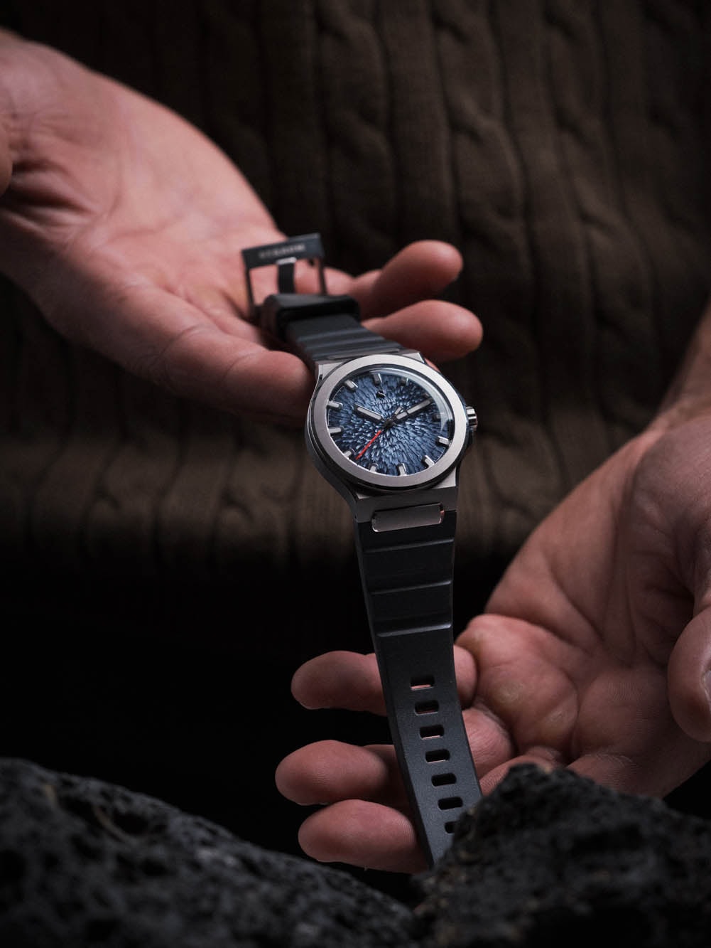 Straum과 The Real Time Show 팟캐스트, Jan Mayen 티타늄 "Stormy Seas" 제작에 협력