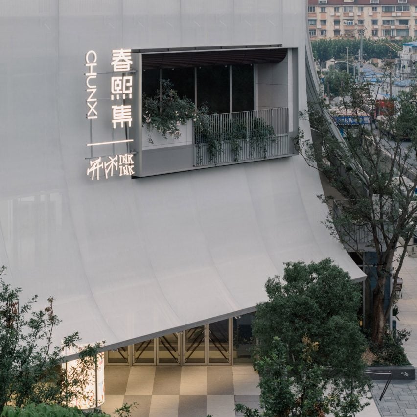 Linehouse, 상하이 식품 시장에 반투명 경사 외관 추가