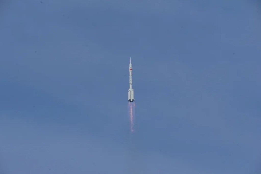 Shenzhou 22호가 Tiangong 우주정거장에 정박하여 인간 우주 비행 비상 사태 해결