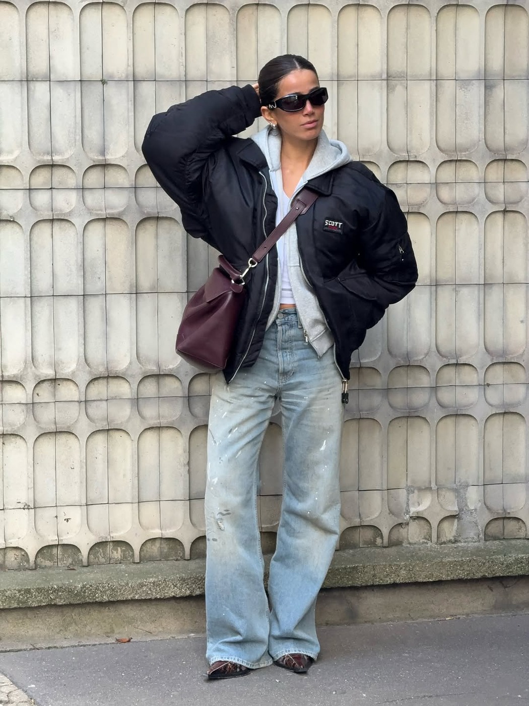 후디 하나 더했을 뿐인데, 겨울 룩이 완전히 달라졌습니다