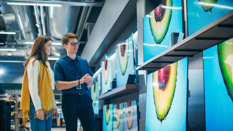 최고의 전자제품 매장을 갖춘 5개 주요 소매점