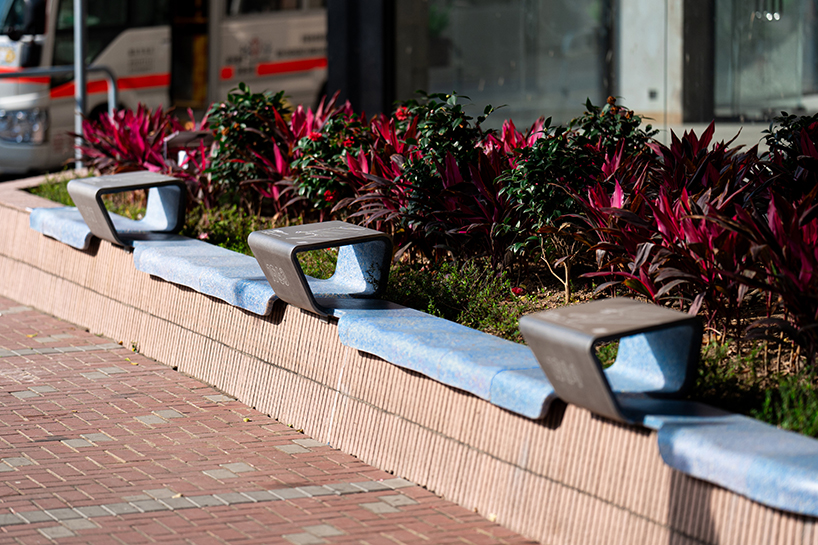 업사이클 수술용 마스크로 만든 나선형 도시 가구가 홍콩의 잃어버린 해안을 따라 달리고 있습니다