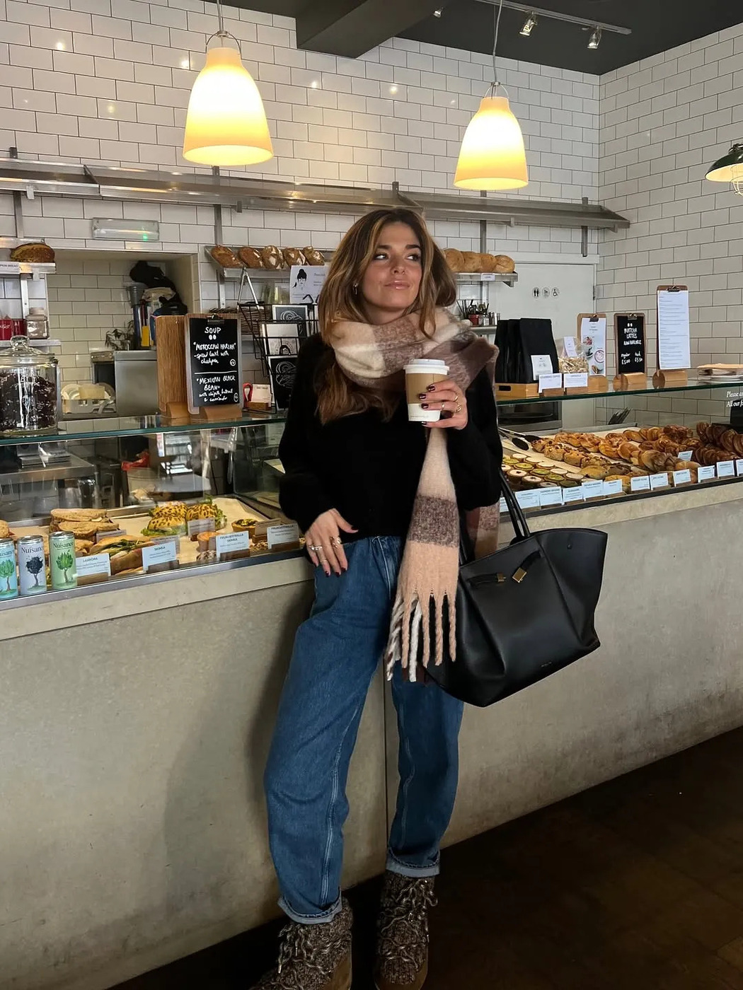 한국인이라면 누구나 있는 이 목도리, 이제 눈치 보지 말고 두르세요!