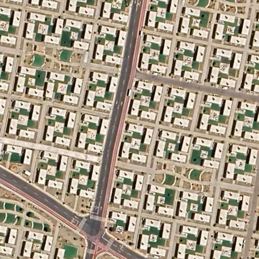 이번 주 Dezeen에서는 Neom의 노동자 캠프의 항공 사진을 게시했습니다