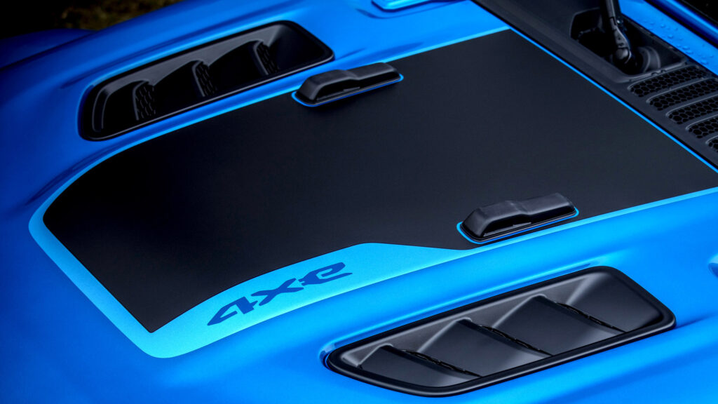 Stellantis는 Jeep 하이브리드 엔진이 계속 실패함에 따라 세 번째 리콜에 직면