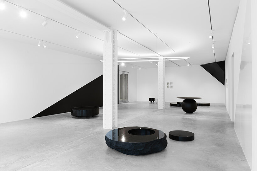 아담 펜들턴이 프리드먼 벤다 쇼 개막식에서 느림과 무게에 대해 논합니다