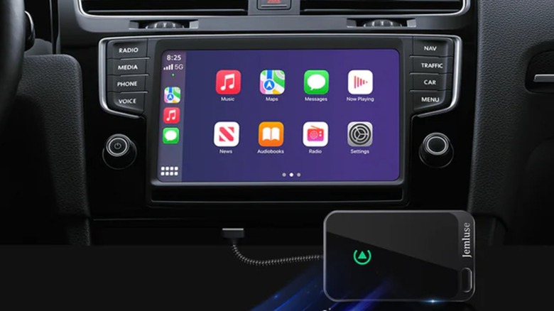 Amazon의 베스트셀러 무선 Apple CarPlay 액세서리가 50달러에 판매됩니다
