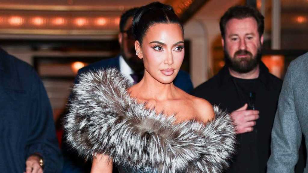 사진: Kim Kardashian의 카프리 스타일이 대담한 데에는 이유가 있습니다