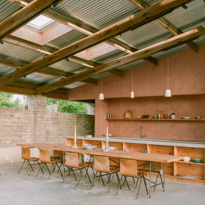Studio Weave는 영국 South Barn의 주방을 "공공 영역"으로 디자인합니다
