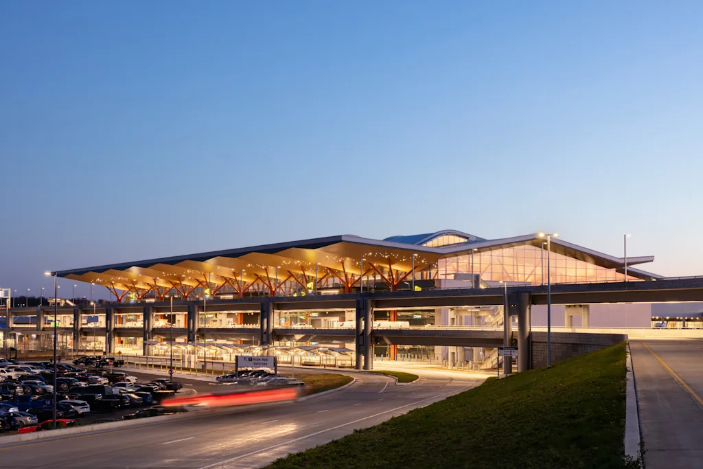 피츠버그 공항이 자연을 중심으로 새롭게 단장했습니다