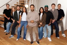 Avex Music Group, 아티스트 관리 수준의 경력 방향 제공 부문 출시