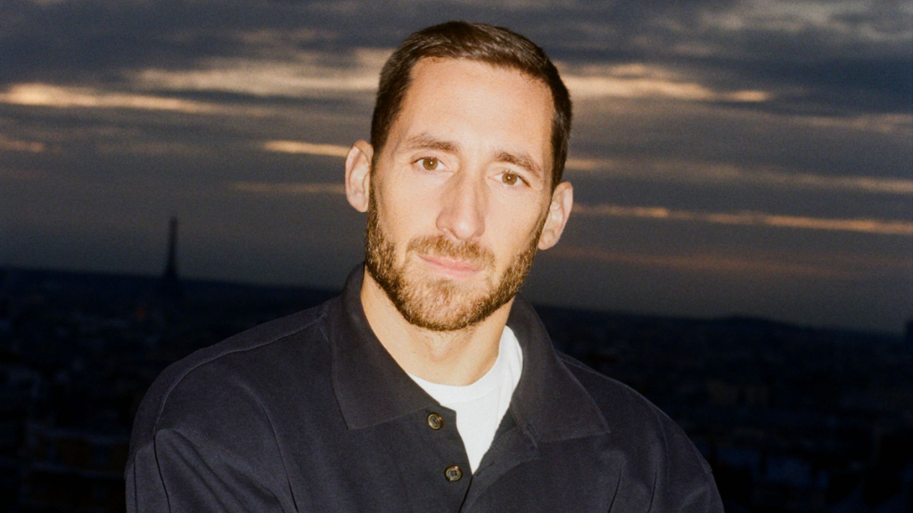 포럼 회원들은 Antonin Tron이 Balmain의 Olivier Rousteing을 계승한 것에 반응합니다