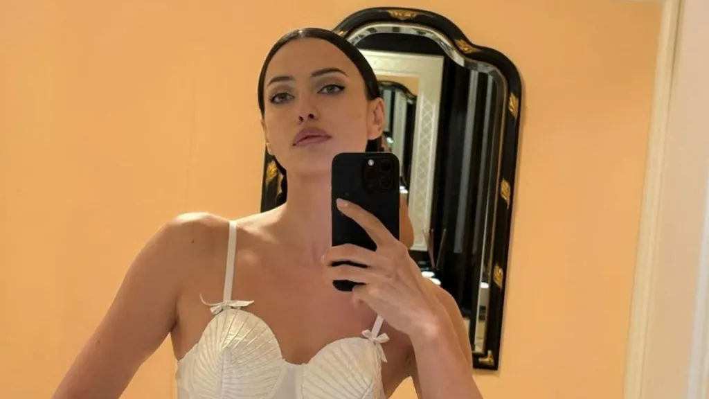 이리나 셰이크(Irina Shayk), 콘 브라를 입은 마돈나 사진