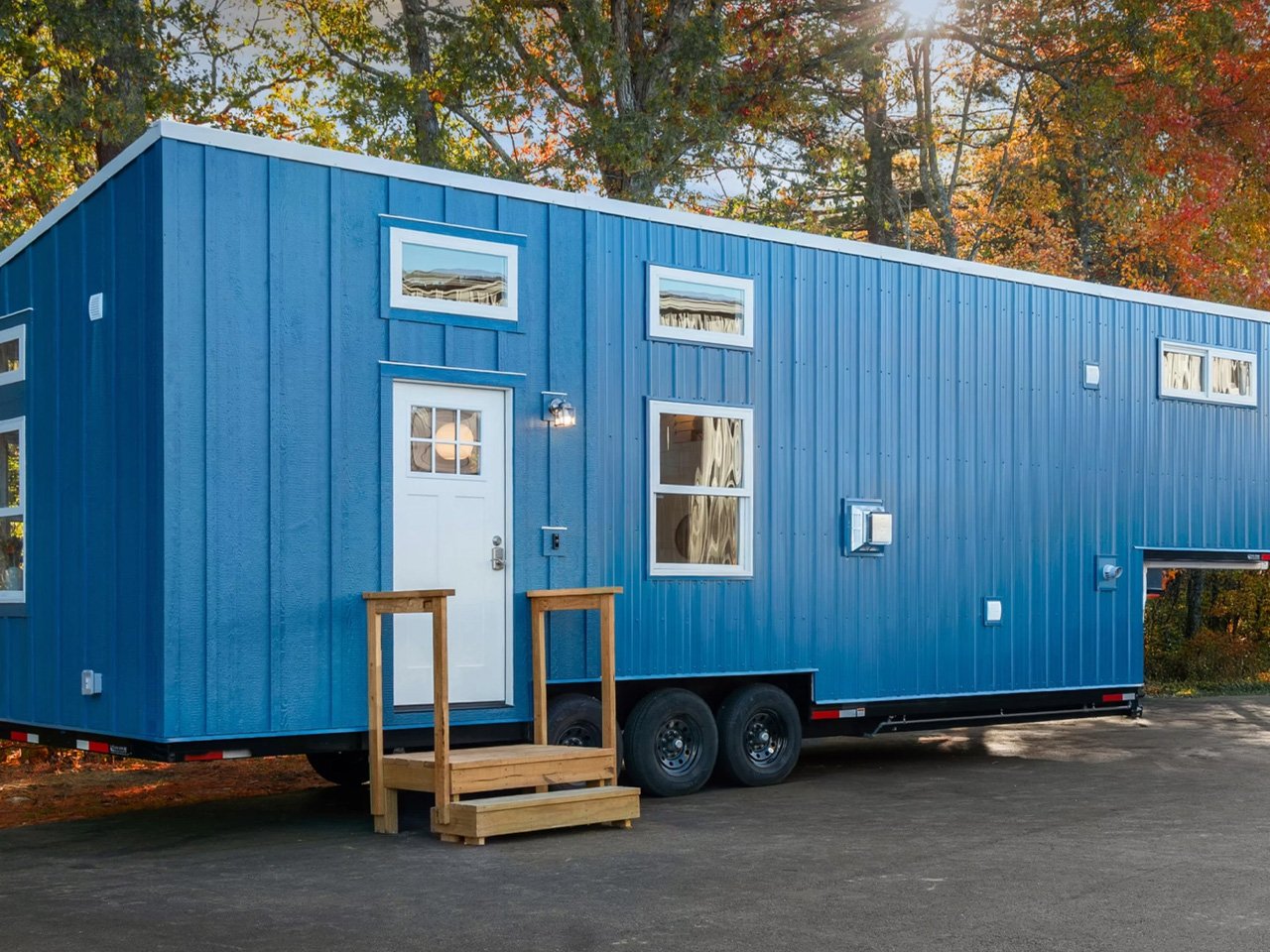 390제곱피트의 이 작은 집은 고급 아파트처럼 느껴집니다