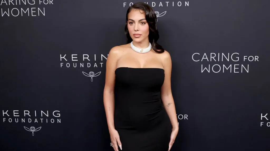 사진: 조지나 로드리게스(Georgina Rodriguez)의 퍼퍼 재킷 룩은 가을 필수품입니다