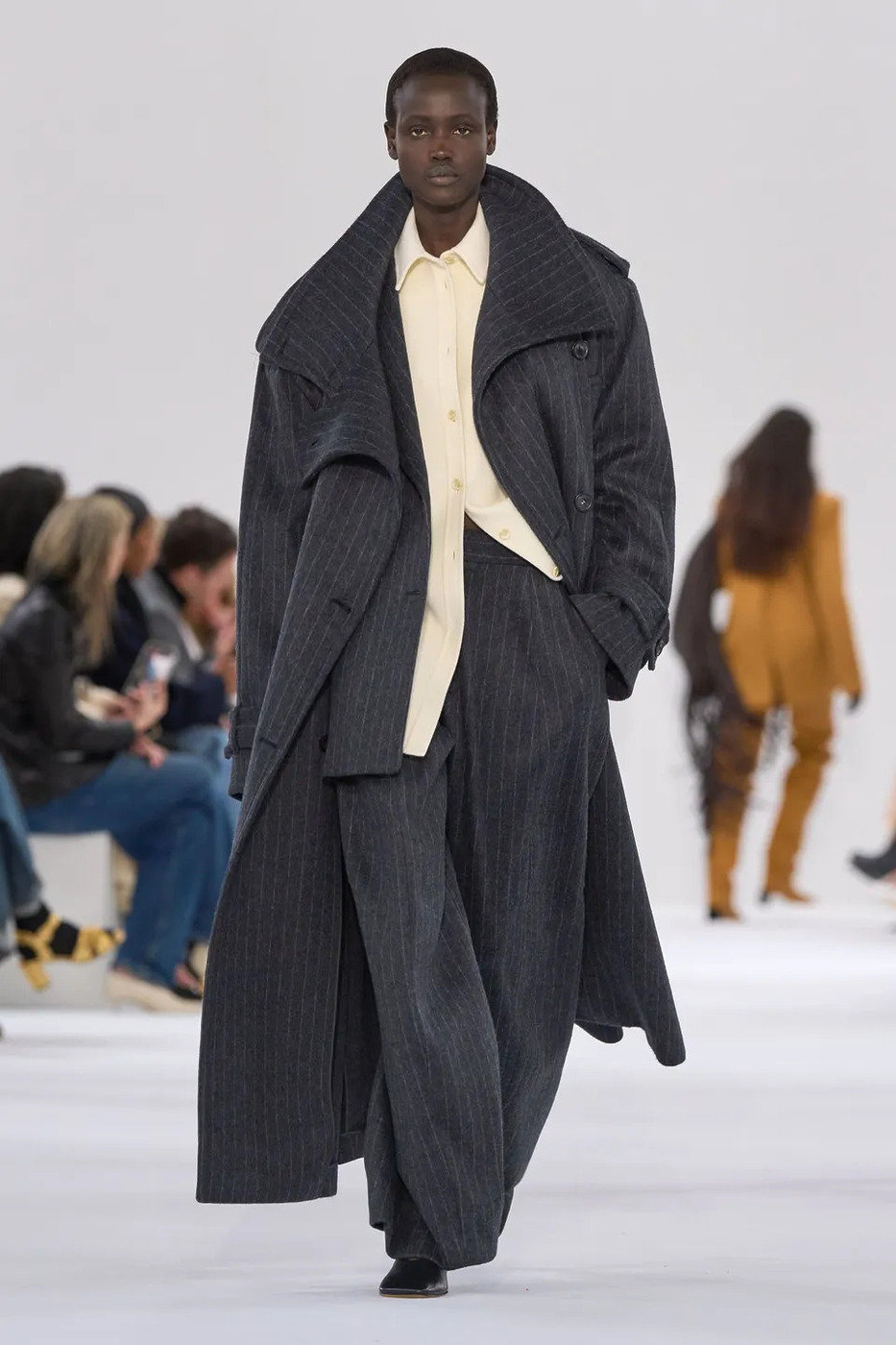 바지 뭐 입지! 따뜻한데, 멋있고, 부해 보이지도 않는 겨울 바지 5가지