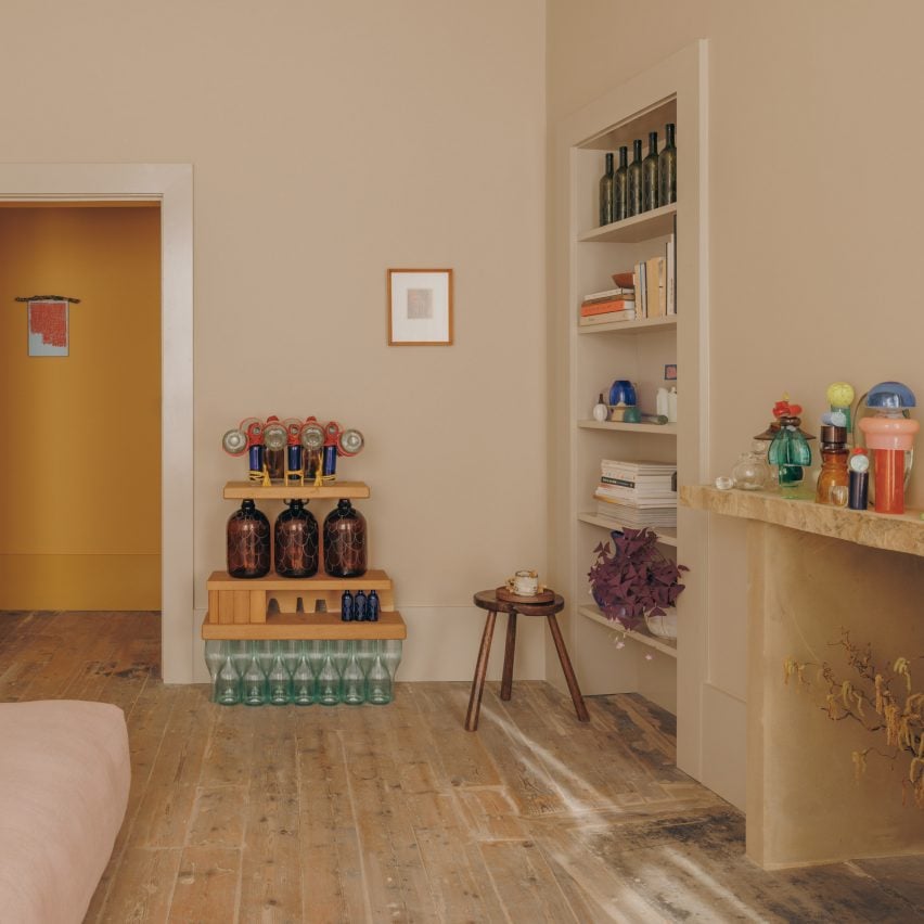 Juli Bolaños-Durman의 에딘버러 집은 "불완전함의 아름다움을 기념합니다"