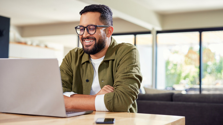새 노트북에 항상 먼저 설치해야 하는 5가지 필수 앱