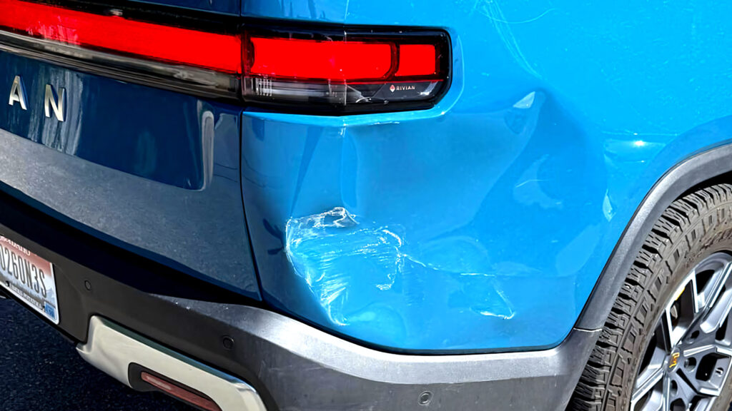 이번 R1T 사고로 보험금 1,700달러 제공, Rivian은 행운을 원함