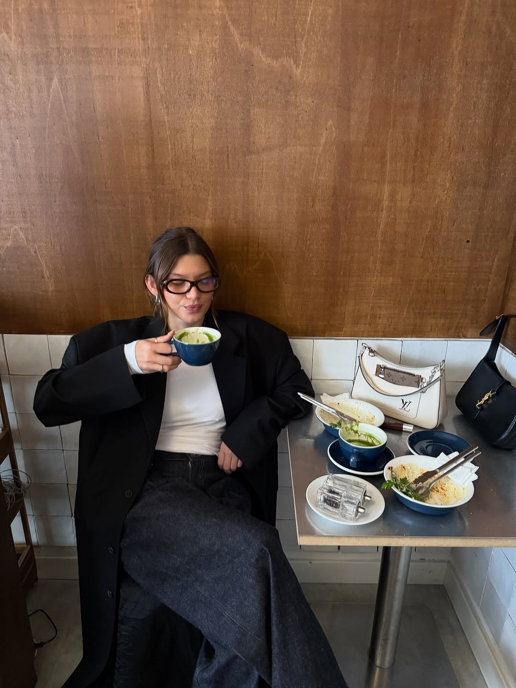 늘 입는 헐렁한 청바지, 연말 모임에도 입고 가고 싶다면